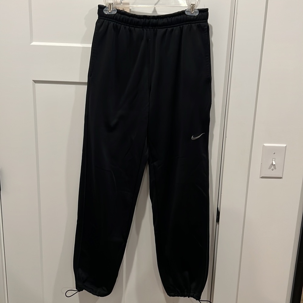 Nike Therma-Fit relaxed sweats size M